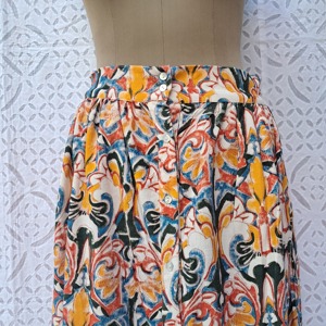 Jupe longue en coton pour femme, motif damassé arabesque imprimé, taille smockée, boutonnée sur le devant, ourlet à volants, multicolore, style bohème, faite à la main - Product Image 6