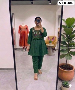Conjunto de Salwar Kameez de Algodón Verde para Mujer, Ropa Tradicional Étnica Informal, Corte Holgado, Largo hasta la Rodilla, Ropa India Pakistaní SHAGUN 85357 - Product Image 2