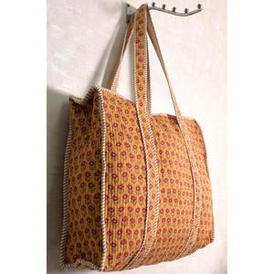 Bolso Tote Acolchado con Estampado Floral de Algodón, Bolso de Hombro Hecho a Mano en India, Bolso Boho para Mujer - Product Image 4