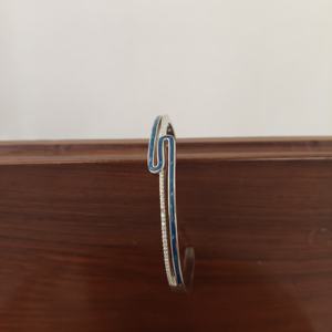 Bracelet en argent sterling 925 avec émail bleu, design trombone, finition rhodiée, moderne, minimaliste, léger, cadeau pour femme - Product Image 2