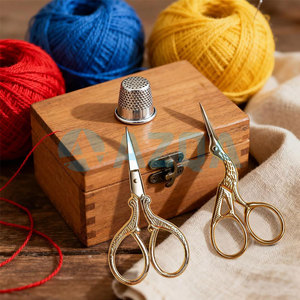 Ciseaux à broder en acier inoxydable doré en forme de cigogne, 3,6 pouces, avec lames fines et pointues pour la couture, la broderie et l'artisanat - Product Image 2
