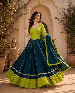 Lehenga Choli de Algodón Camric Puro con Bordado de Espejos, Especial para Navratri, Traje Étnico Tradicional para Bodas y Festividades de Invierno - Product Image 5