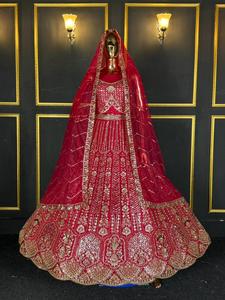 Ensemble Lehenga Choli Rose Gaufré Ethnique Indien/Pakistanais avec Voile en Tulle Réversible Longueur Ras du Sol pour Mariage et Soirée Formelle - Product Image 1