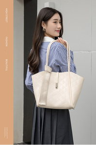 Sac fourre-tout noir en PU pour femme Choi9od, motif losanges, poignée souple, fermeture éclair, style minimaliste - Product Image 4