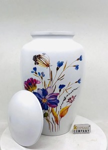 Urna de Cerámica Color Borgoña con Tapa, Florero Decorativo Iridiscente con Diseño Floral de Rosas, Recipiente Metálico Antiguo de Primera Calidad con Acabado en Latón - Product Image 4