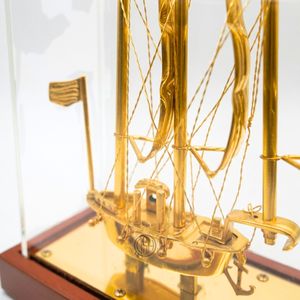 Maqueta de Barco Titanic de Latón de Primera Calidad con Estuche de Acrílico, Base de Madera Artesanal, Diseño Tradicional, Tema Náutico, Decoración para el Hogar - Product Image 4