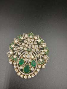Collar con Colgante de Flor Dorada Chapado en Oro con Piedras Talap Verdes, Joyería Clásica para Mujer, Joyería Polki Hecha a Mano - Product Image 2