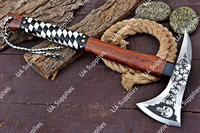 Hache de survie en acier au carbone de qualité industrielle, forgée à la main, motif crâne, manche en bois de rose et cuir, pour la chasse et les activités de plein air