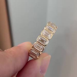 Anillo de Eternidad de Lujo con Diamantes Cultivados en Laboratorio con Corte Esmeralda, Oro Amarillo de 14K y 18K, Engaste de Bisel, Joyería para Aniversario de Bodas, Venta al por Mayor - Product Image 2