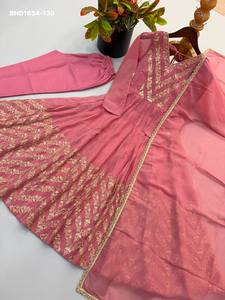 Hermoso traje Anarkali largo con diseño de seda crujiente y bordado de lentejuelas, con pantalón y dupatta, de proveedor de Surat. - Product Image 6