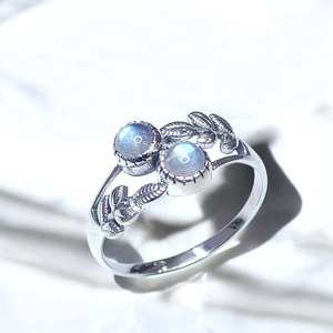 แหวนเงินดีไซน์ใบไม้ทำมือ สไตล์โบโฮ ประดับด้วยพลอยอเมทิสต์ มูนสโตน และลาบราดอไรต์ ราคาขายส่ง - Product Image 2