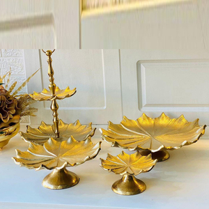 Juego de 4 soportes de pastel de metal de aluminio de estilo retro para postres, soporte de pastel chapado en oro para bodas - Product Image 1