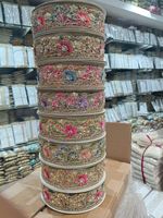 Dentelle florale 3D haut de gamme brodée avec perles appliquées à la main et motifs floraux multicolores, garniture textile pour vêtements de mariée et décoration