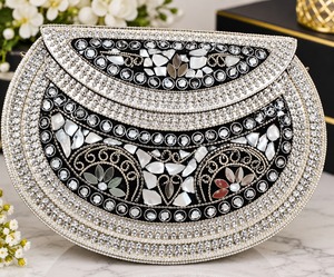 Bolso de Mano Tipo Clutch con Mosaico Metálico Hecho a Mano, Forro de Terciopelo, Cierre de Broche, Fragmentos de Perlas, Bolso de Noche con Acentos de Diamantes de Imitación para Mujer, Ideal para Fiestas - Product Image 5