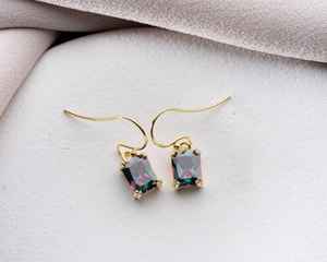 Pendientes Colgantes de Topacio Místico con Corte Esmeralda, Plata de Ley 925, Chapados en Oro de 14K, Gema Iridiscente Arcoíris - Product Image 4