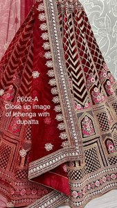 Lehenga Choli de Terciopelo para Novia, Diseño de Diseñador, Bordado, para Invierno, Todas las Temporadas, Fiestas, Materiales Reciclados, Venta al Por Mayor - Product Image 4