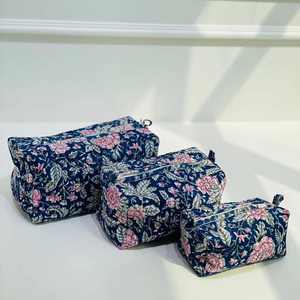 Sac de toilette/cosmétique matelassé en coton doux à motif floral, grande capacité, portable, pour femme, idéal pour les voyages et le travail – Meilleure vente - Product Image 3