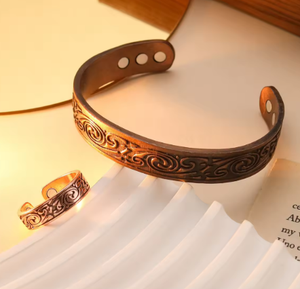 Brazalete de Cobre Puro de Lujo con Grabado Antiguo, Joyería Metálica de Moda con Diseño Exquisito - Product Image 1