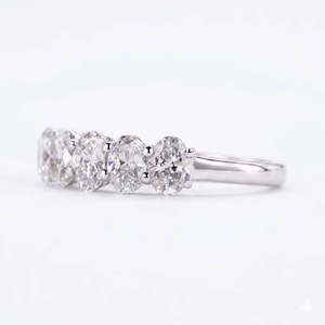 Bague d'éternité de mariage en or massif 14 carats avec sept diamants ovales CVD de 1,75 carat pour elle, alliance assortie - Product Image 2