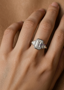 Bague de fiançailles et de mariage en diamant de laboratoire taille émeraude 1,95 carat, certifiée IGI, or blanc 18 carats, luxe cinq pierres pour femme - Product Image 5
