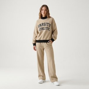 Ensemble sweat-shirt et pantalon de jogging beige pour femme, imprimé lettres, style sportif, coupe ample, tenue d'automne - Product Image 1