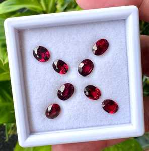 Pierre précieuse naturelle de grenat rhodolite, taille variée, pierre rouge-violette pour la fabrication de bijoux, pierre de naissance de janvier, vente en gros Zubeda Gems 20 Ct - Product Image 1