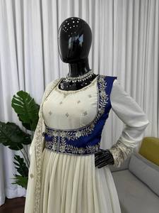 Elegante Traje Anarkali Color Marfil con Pechera Bordada en Azul Rey, Conjunto de Palazzo y Dupatta de Diseñador, Ropa Festiva para Bodas para Mujer - Product Image 3