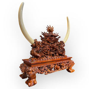 Le prix comprend des sculptures exquises en ivoire représentant quatre créatures mythiques, réalisées à partir d'un seul bloc de bois de Huong. - Product Image 5