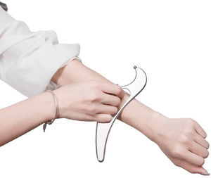 Outil de massage Gua Sha manuel en acier inoxydable, grattoir fascial métallique pour la thérapie de libération myofasciale du corps, instrument certifié CE - Product Image 2