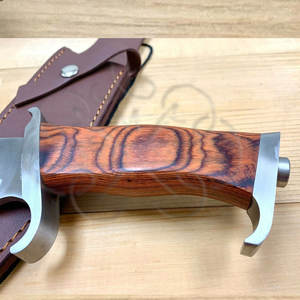 Cuchillo Bowie de Hoja Fija para Caza, Mango de Palisandro, Funda de Cuero, Supervivencia en la Naturaleza, Acero al Carbono, Borde Parcialmente Serrado - Product Image 4