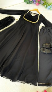 Nouvelle Robe de Soirée en Georgette Fox avec Dupatta et Pantalon, Broderie Lourde 9MM Rembo Sequence et Zari, Fournisseur Indien, En Vente - Product Image 5
