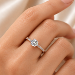 Anillo de Compromiso de Oro Rosa de 14K con Diamante Solitario de Corte Redondo y Detalles |   Anillo de Boda Elegante en Oferta, Joyería Fina para Regalo - Product Image 3