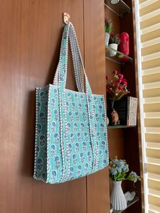 Sac fourre-tout personnalisé en coton matelassé à fleurs pour femme, fait main, grande capacité, écologique, pour usage quotidien, sac à langer, sac de maman - Product Image 2