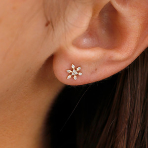 Pendientes de Diamantes Cultivados en Laboratorio, Corte Brillante Redondo, Oro Amarillo, de Lujo - Product Image 2