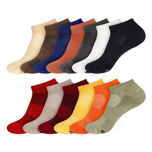 Calcetines deportivos de rayón de fibra de bambú para hombre, paquete de 4, superiores en absorción de humedad, transpirables, suaves, ligeros y resistentes al olor. - Product Image 1
