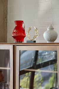 Base Moderna de Mármol con Soporte Metálico para Exhibición de Esculturas Decorativas, Trofeos y Figuras - Diseño Ecológico y Duradero para Jardín Exterior - Product Image 5