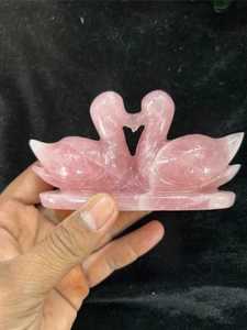 Figura de Cisne de Cuarzo Rosa con Corazón Tallado a Mano, Decoración para el Hogar con Temática de Amor, Estilo Animal - Product Image 3
