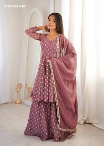 Colección de Conjuntos de Kurti-Dupatta Sharara-Peplum de Diseño con Seda Crujiente y Jacquard Butti, Listos para Usar, a Precio Mayorista - Product Image 4