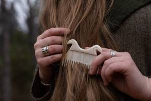 Peine para Barba Vikingo de Hueso de la Mejor Calidad con Funda, Diseño Animal Religioso Tallado en Marfil, Color Natural, 10cm, Tacto Real - Product Image 6