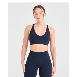 Último modelo de sujetador deportivo Navy Staple de talla grande para mujer adulta, con tirantes traseros ajustables, escote en V y logo frontal alto, para fitness. - Product Image 3