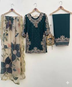 ชุดพิเศษสำหรับเทศกาลอีดและเทรนด์แฟชั่นสำหรับงานแต่งงาน ประกอบด้วยเสื้อท็อป กางเกงพลัซโซ และผ้าคลุมไหล่ - Product Image 6