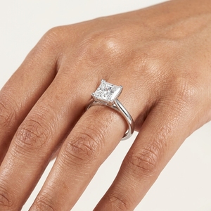 Bague de fiançailles en diamant taille princesse PT950 en platine, bijoux classiques pour femmes - Product Image 4