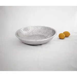 Cuenco de Metal Hecho a Mano, Diseño Redondo Minimalista con Patrón Grabado, para Centro de Mesa - Product Image 2