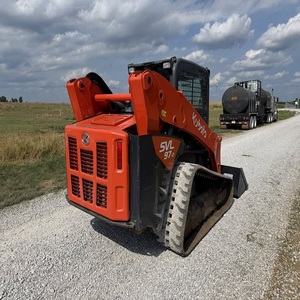 Chargeuse compacte sur chenilles Kubota SVL97-2 durable pour la préparation de sites d'excavation, le défrichement et le déplacement de matériaux - Product Image 3