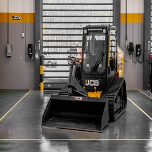 รถตักตีนตะขาบ JCB 3TS-8T สำหรับงานดินหนักระดับมืออาชีพ พร้อมการใช้งานที่ยืดหยุ่นได้หลากหลายในงานก่อสร้าง จัดสวน และบำรุงรักษาพื้นที่ก่อสร้าง - Product Image 1