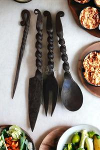 Juego de cubiertos de alta calidad estilo medieval, perfecto para exhibición decorativa en cocinas domésticas y decoración de mesas temáticas, procedente de la India. - Product Image 5