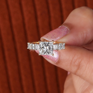 Anillo de Compromiso con Diamante Cultivado en Laboratorio, Corte Princesa, Pavé, Oro Sólido de 14K, Anillo de Novia con Diamante Cuadrado, Certificado IGI - Product Image 1