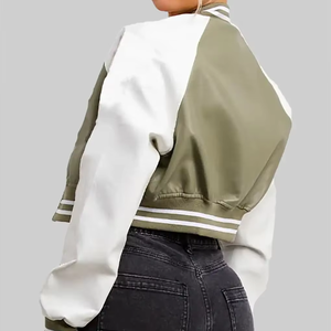 เสื้อแจ็คเก็ตเบสบอลวาร์ซิตี้สำหรับผู้หญิง คุณภาพพรีเมียม แบบครอป ปักโลโก้ตามสั่ง ขายส่งเสื้อแจ็คเก็ตวาร์ซิตี้สำหรับผู้หญิง - Product Image 2