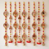 Guirlande décorative Lotus Toran rouge et jaune avec pompons, perles et clochettes pour la décoration de la maison, des mariages et des temples.