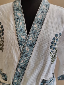 Bata Kimono de Algodón Estampada a Mano con Borde Floral Paisley Azul, Estilo Jaipuri Boho, Ajuste Holgado, para Spa, Hotel, Resort, Venta al por Mayor para Adultos - Product Image 6